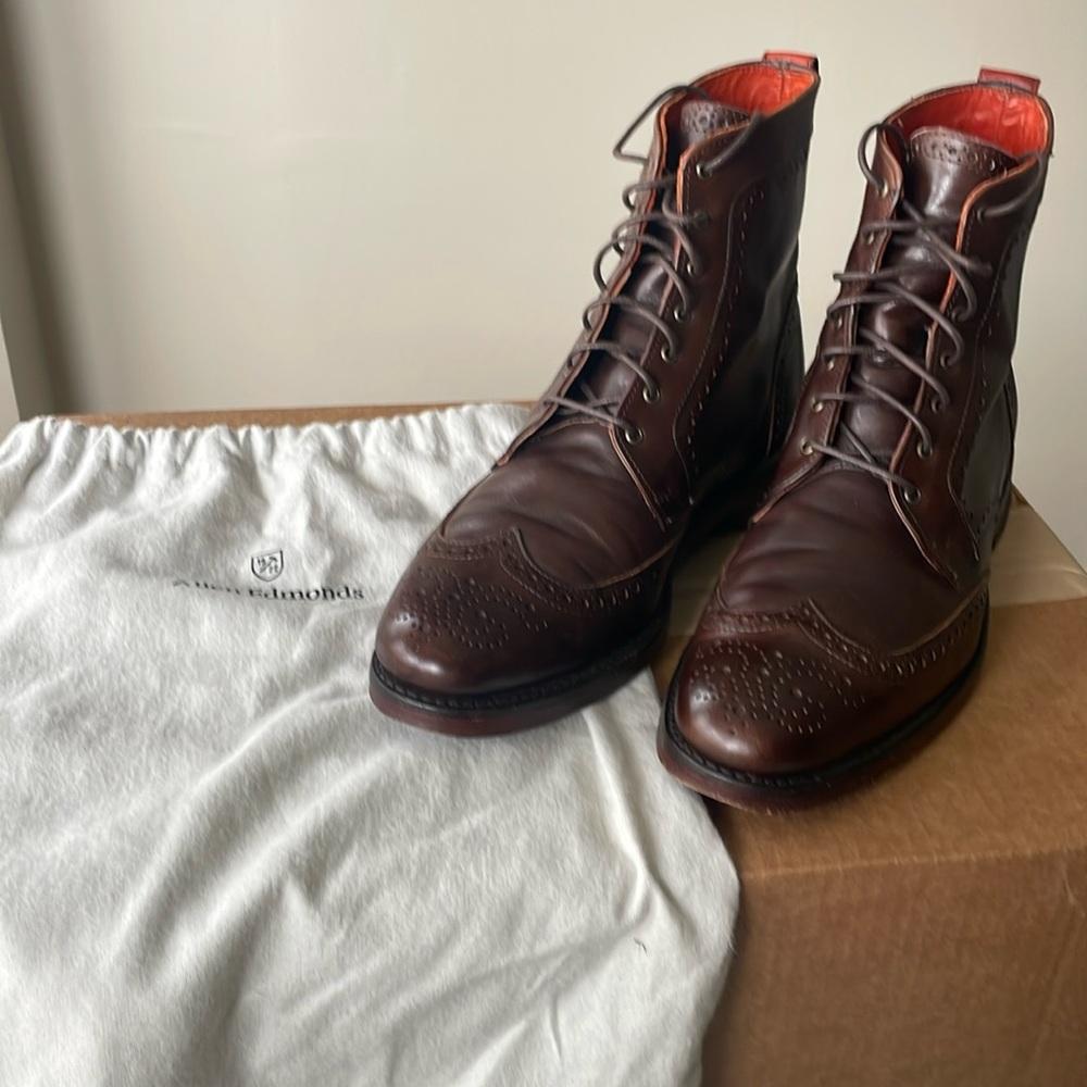 Allen Edmonds brown Dalton Wingtip boots. Size 9 1/2 B.